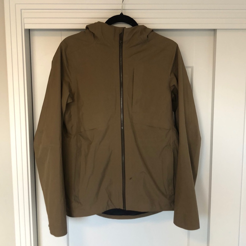 lululemon Outpour Shell Jacket